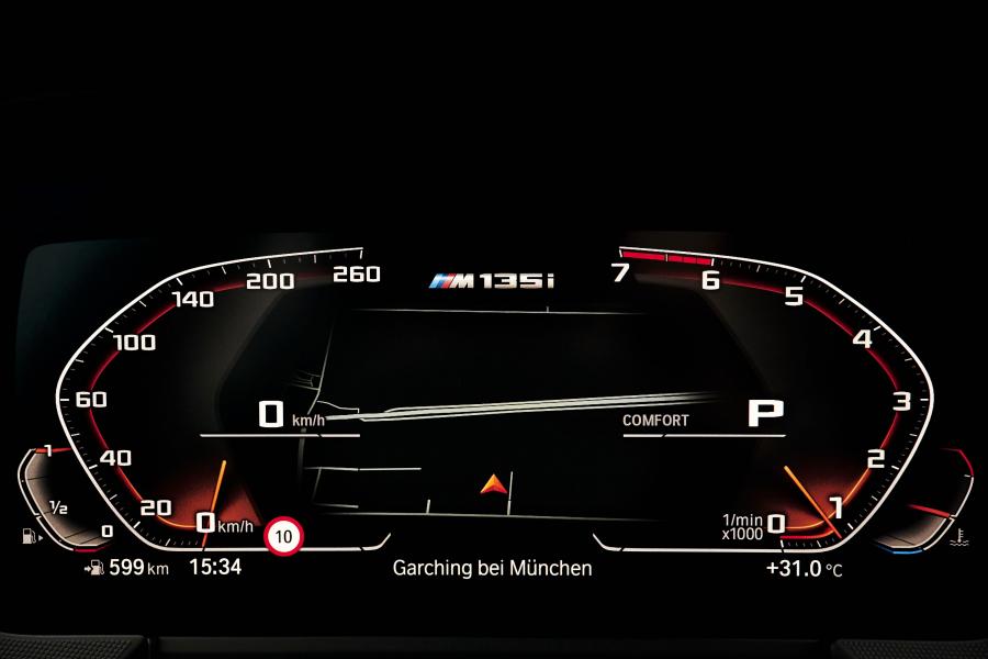 Панель приборов BMW M135i xDrive (F40) 2019 года  (WW) (фото 160 из 189)